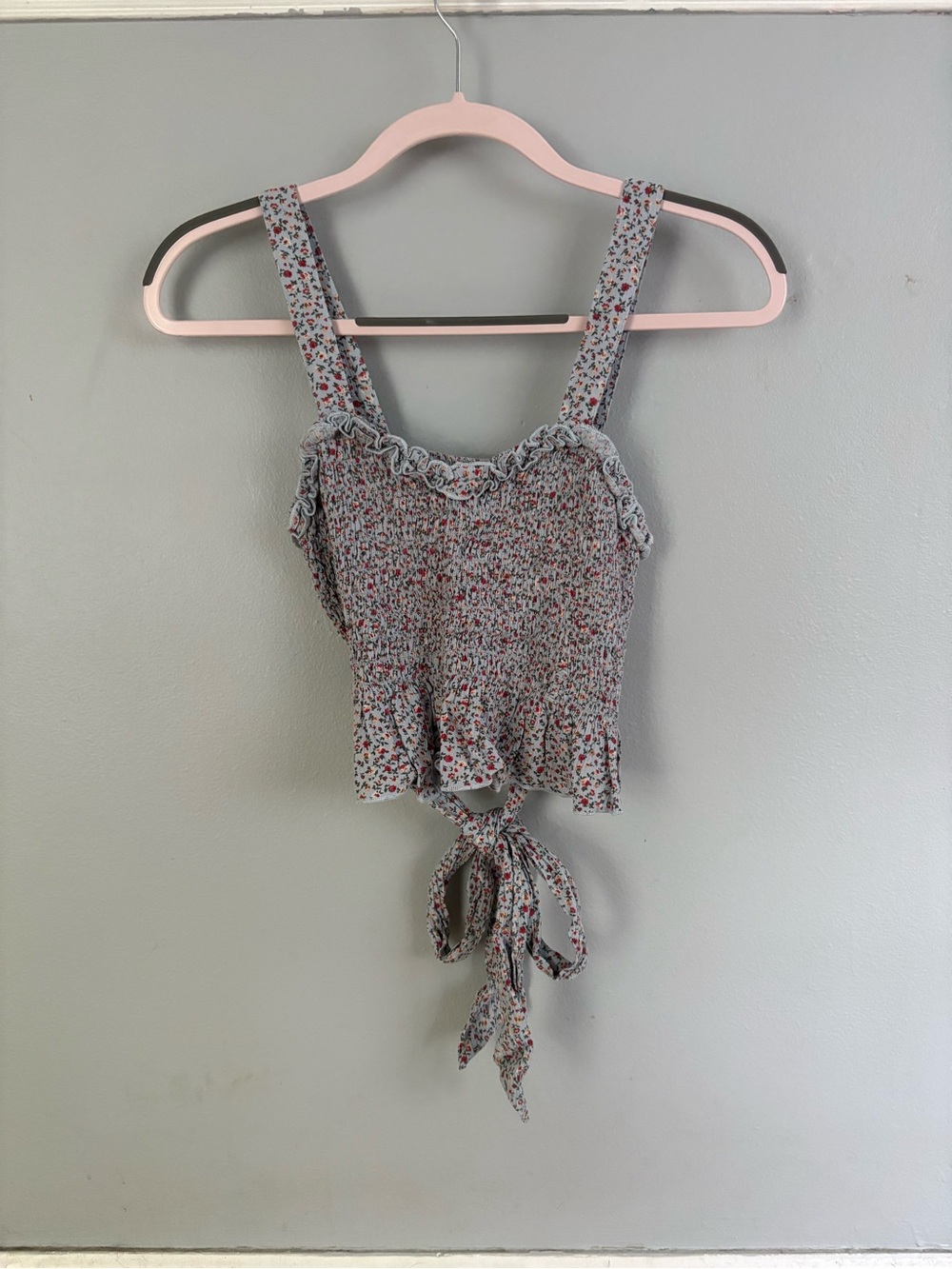 American Eagle Outfitters Gray Smocked Floral Tie-Back Crop Tank